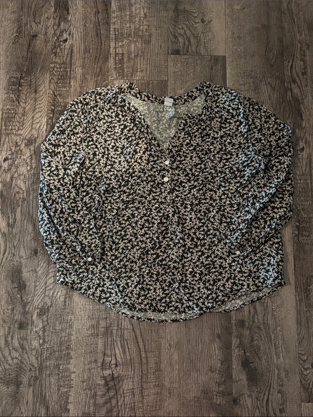 Old Navy V-Neck Blouse - Black with White Print - Size Large Petite